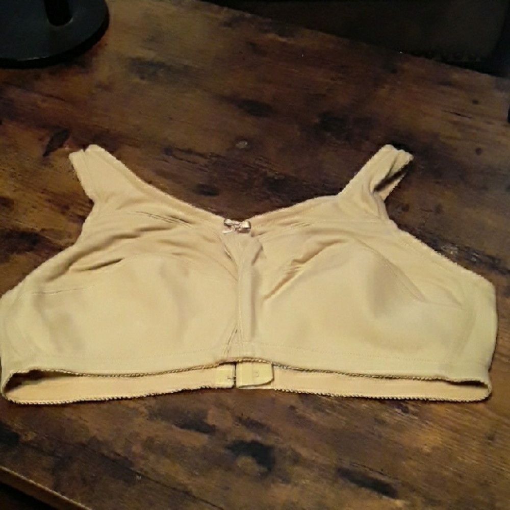 NWOT Beige 40B Comfort Choice Classic Unpadded Wirefree Comfort Bra